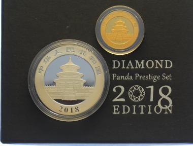 China 10 Yuan & 100 Yuan 2018 Panda - 8 Gramm Feingold & 30 Gramm Feinsilber - Diamond Prestige Set